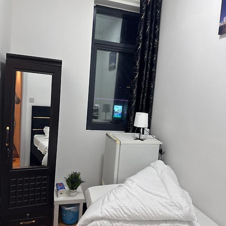 Four Stars Hostel Dubaï Extérieur photo