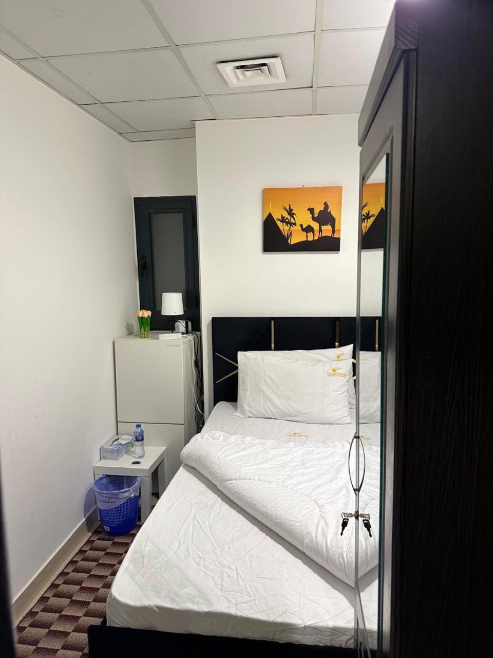 Four Stars Hostel Dubaï Extérieur photo