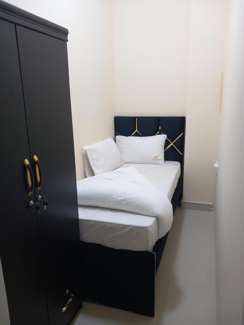 Four Stars Hostel Dubaï Extérieur photo
