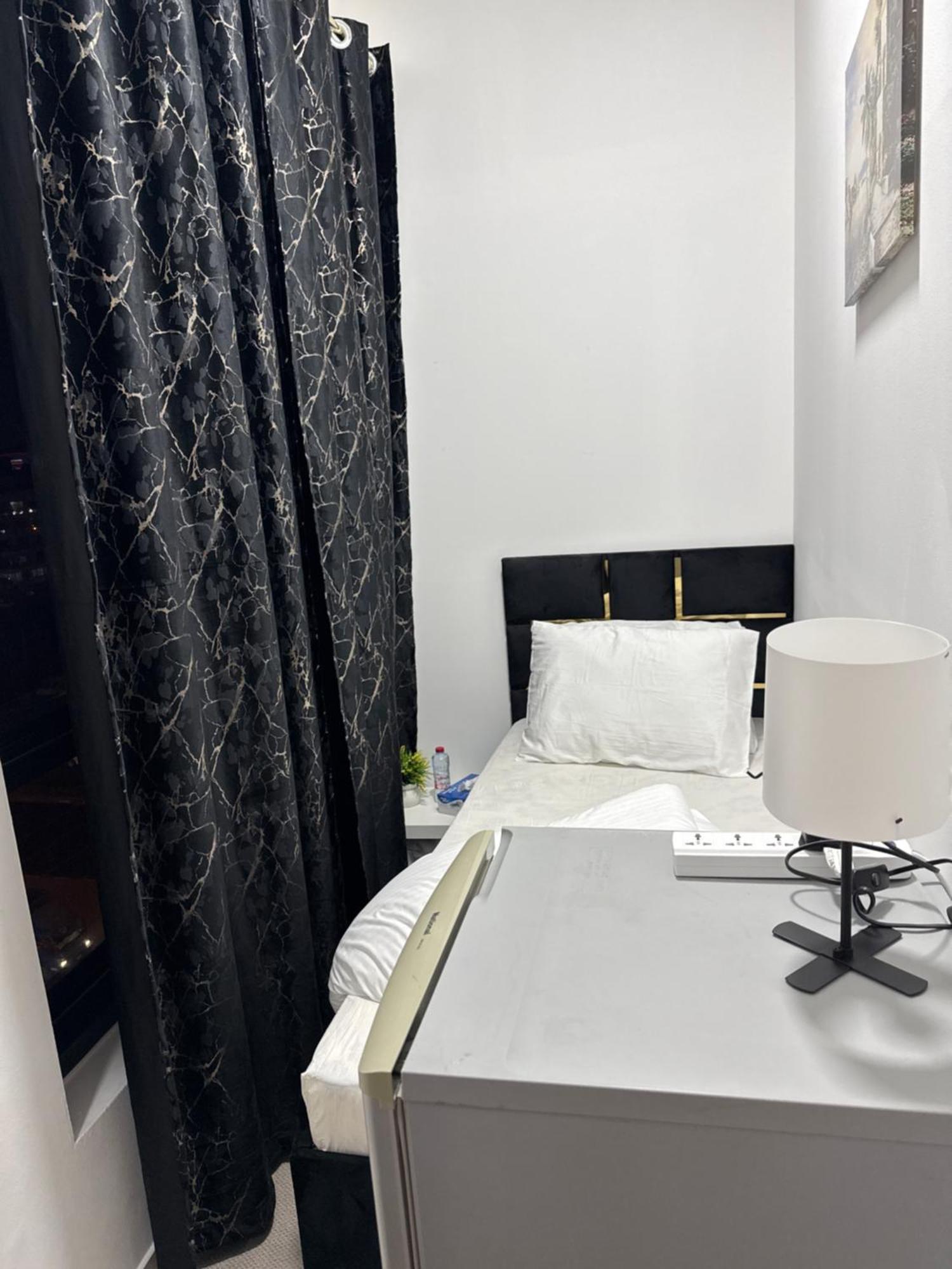 Four Stars Hostel Dubaï Extérieur photo